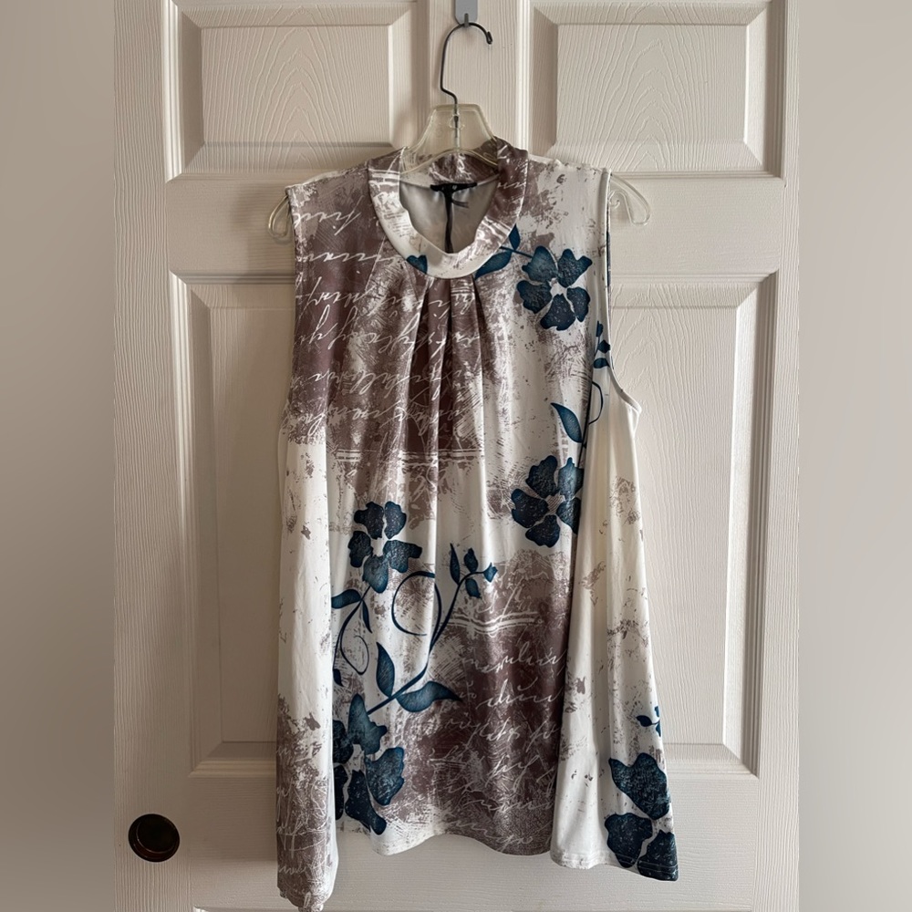 Lily flowered sleeveless tunic size 1XL